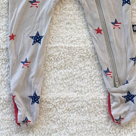 Kyte Baby beige with red, white and blue stars 2-way zipper sleeper - Picture 3 of 3